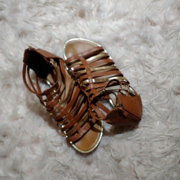 Forever 21  Brown and gold strap sandals - Picture 2 of 6